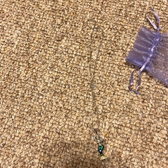 Henry’s (OC, NJ) Mermaid Necklace - Picture 2 of 2